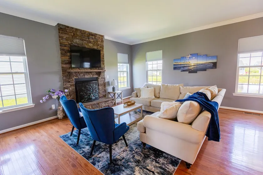 Waterfront Single Family Home w/Linens included - Luxury living 4 Miles To Beach - Image 1