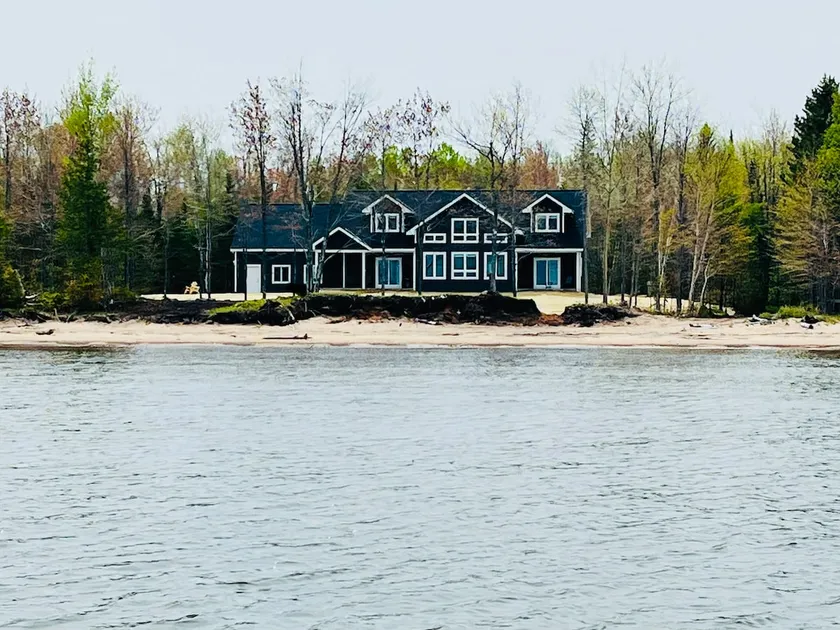 Lakeside Lookout 3 Bedroom - Image 1