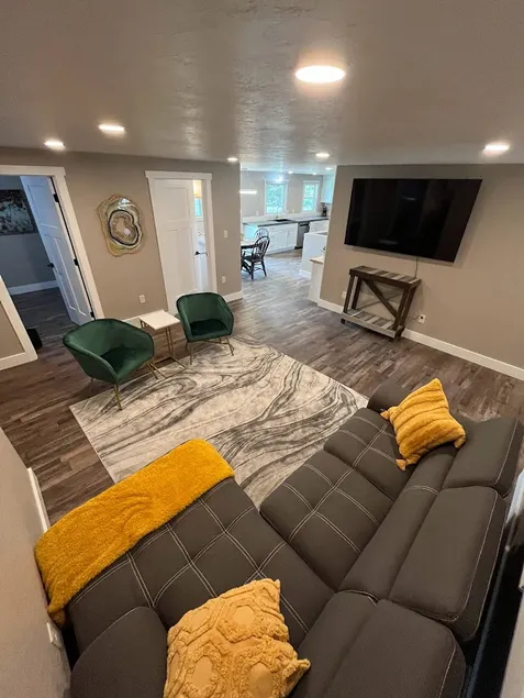 Cozy Home .5 miles from Lambeau Field - Image 1