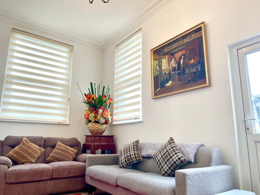 Executive apartments, nr city centre with private parking - Image 1