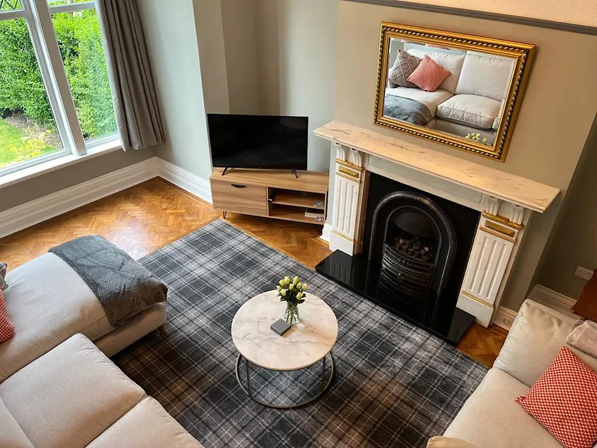 Fully refurbished modern ground floor 2 bed apartment. 700 yards from the beach❤ - Image 1
