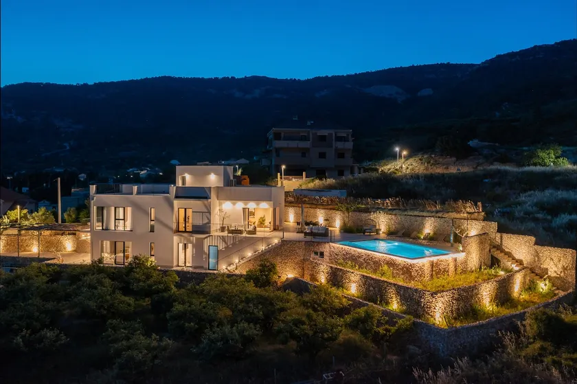 Luxury Villa Envivo Komiža with heated pool and professional gym - Image 1