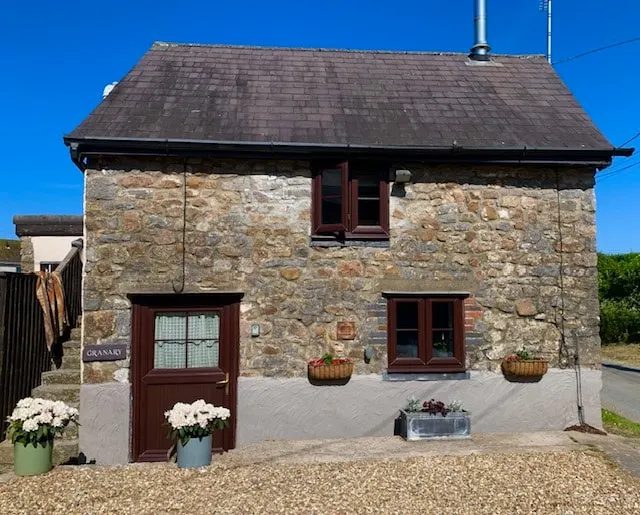 Granary- Cheerful cottage with indoor log burner - Image 1