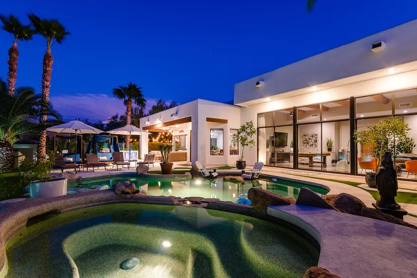 Luxury Oasis - Pool, Spa, Golf Sim, Putting Green - Image 1