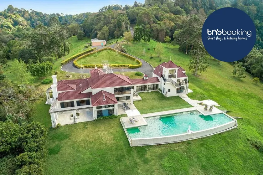 Maleny Chateau Pool Country Experience, Creek, Gym - Image 1
