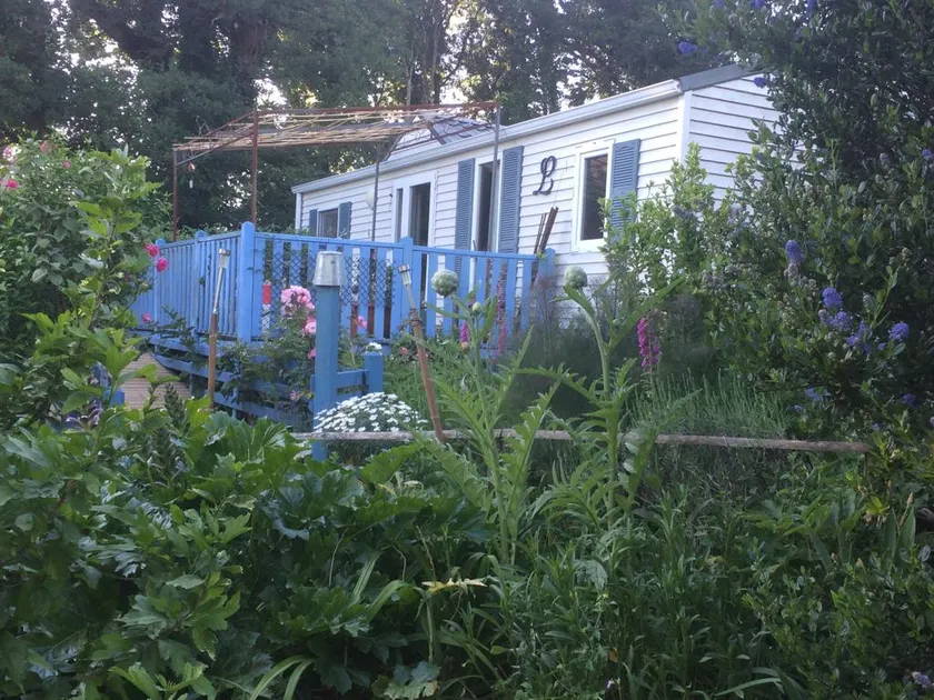 Secret chalet hidden in a beautiful Breton garden - Image 1