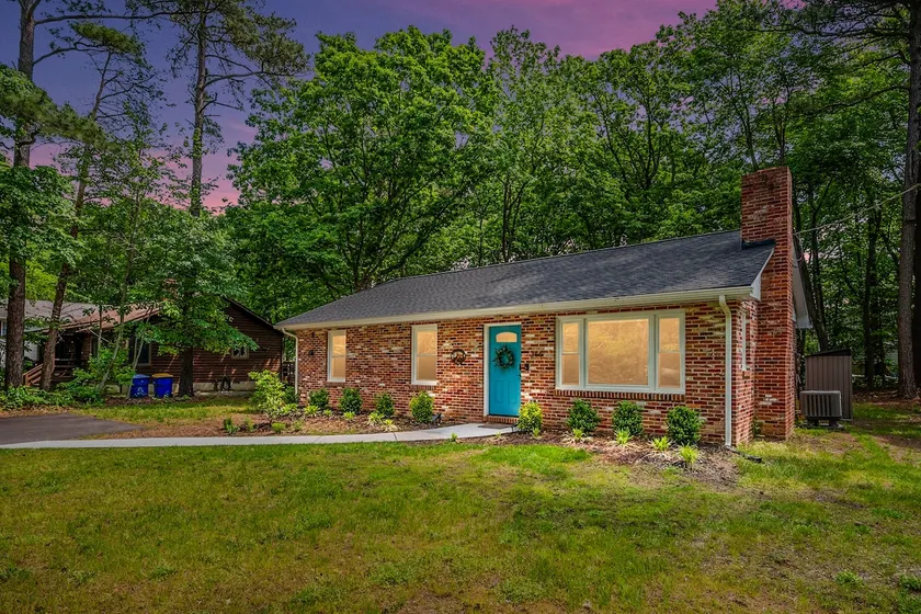 Chic 3 BR / 2 BA Cottage Near Chesapeake Bay - Image 1
