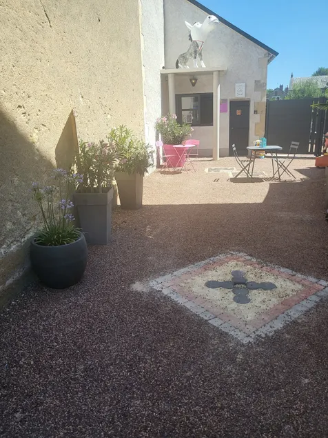 Enjoyed the sweetness in this little house - Image 1