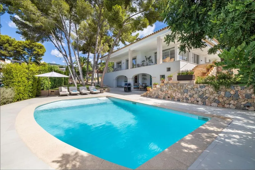 Luxury Villa. Heated pool. Sea & Mountain views - Image 1