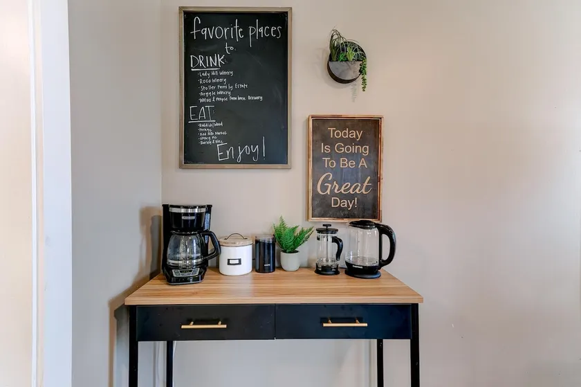 Willamette Getaway | Backyard Firepit | Coffee Bar - Image 1