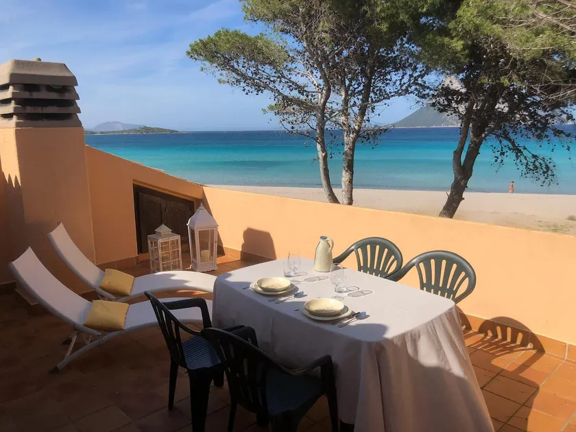 No. 7 Porto Taverna Beachfront Apartment - Image 1