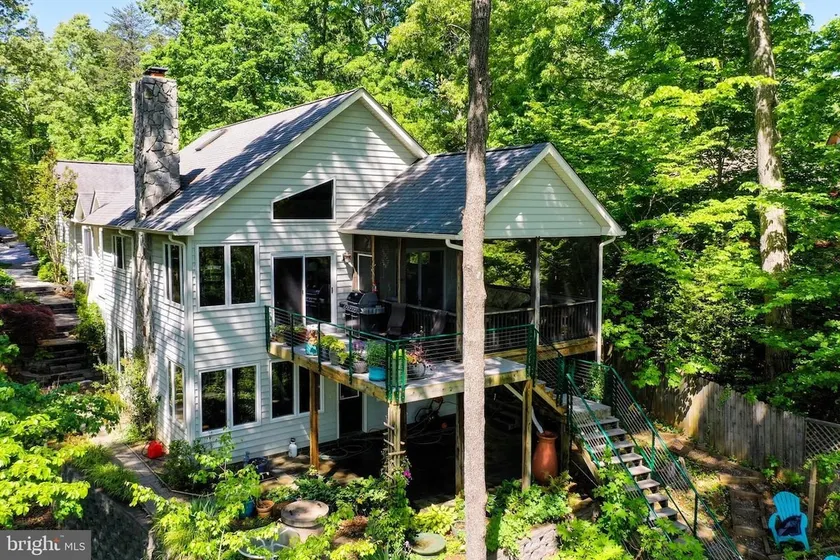 Stepping Stone Cove :: Lakefront w/ Dock, Fireplaces & Hot Tub - Image 1