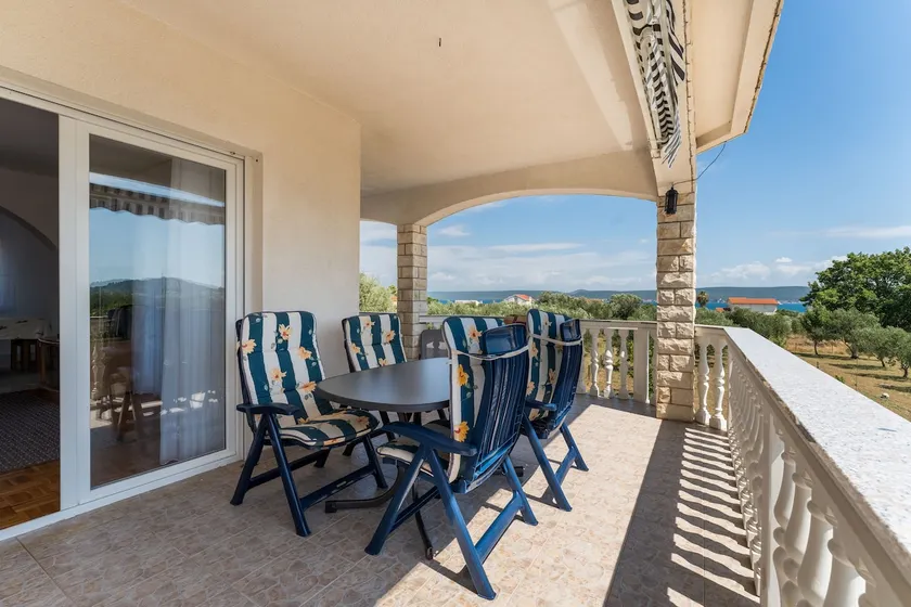 120m² apartment, only a 5 min walk to the sandy beach! - Image 1