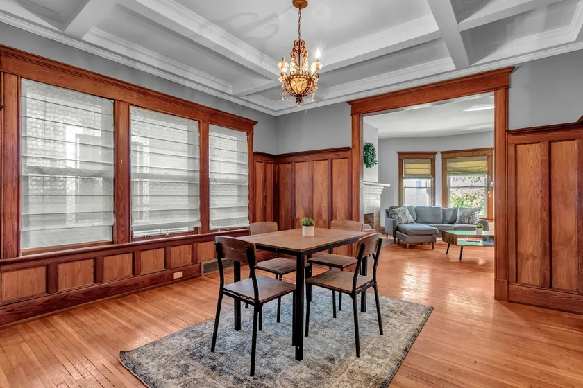 Stunning & Updated Elmwood Village Apt - Image 1