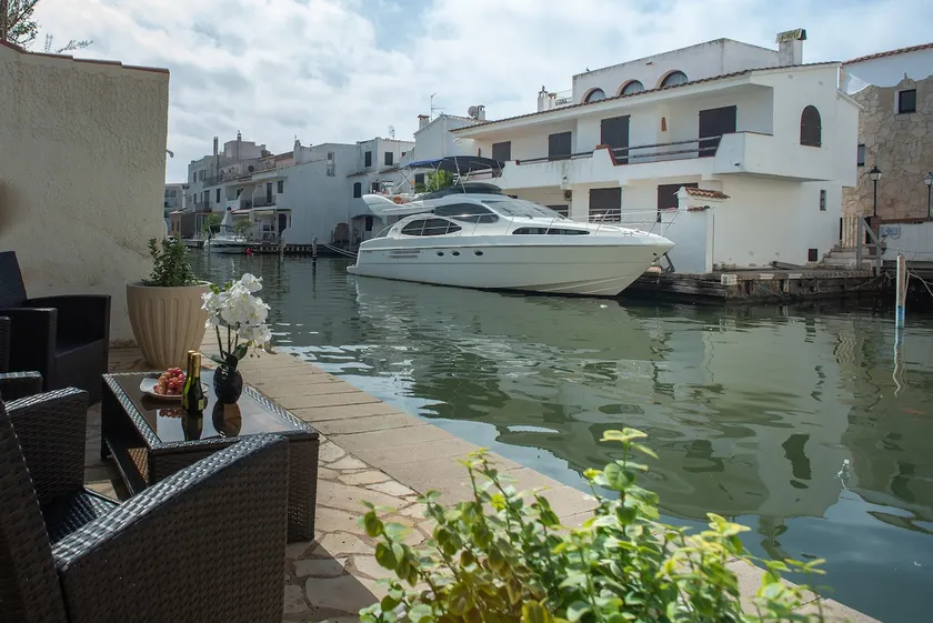 House with private pool and wifi - Image 1