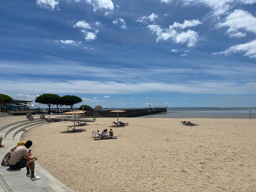 Beachfront apartment - Image 1