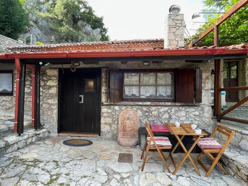 Agoriani Art Studio - Sweet little cottage - Image 1