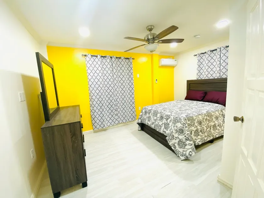 Gentlemen's Suite - 3 Bedroom - Image 1