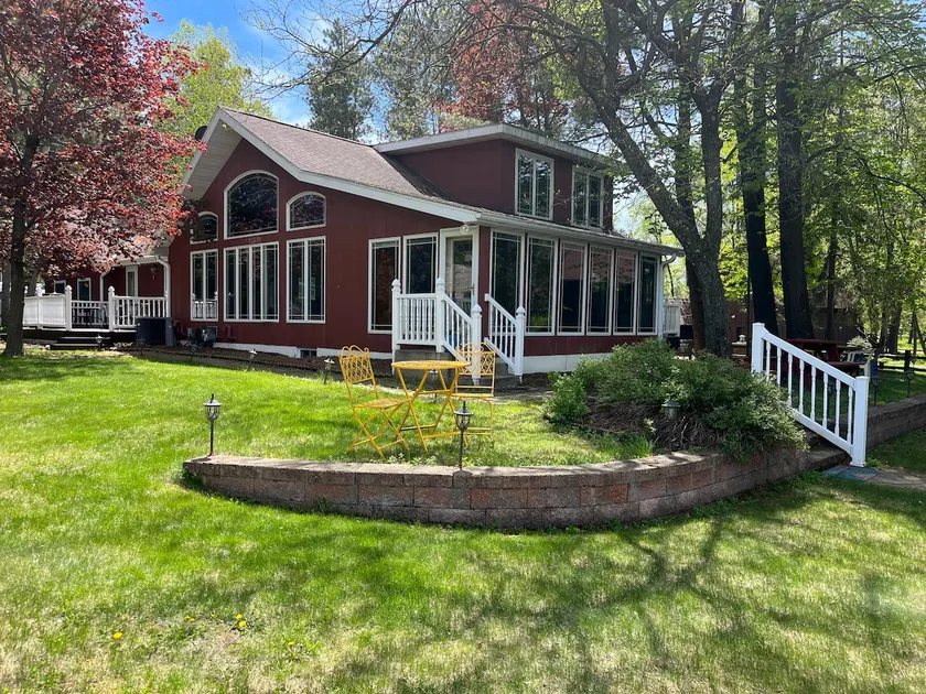 Country Lane Cottage on Waupaca Chain ‘O Lakes - Image 1