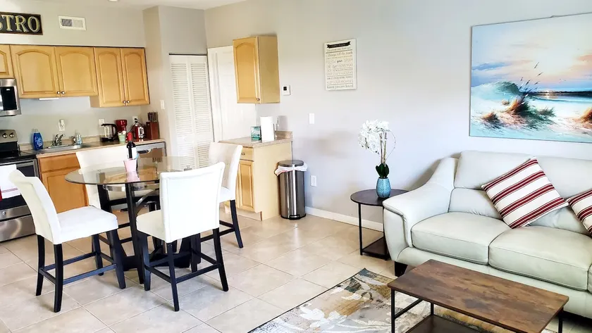 PRIVATE GUEST HOUSE - Image 1