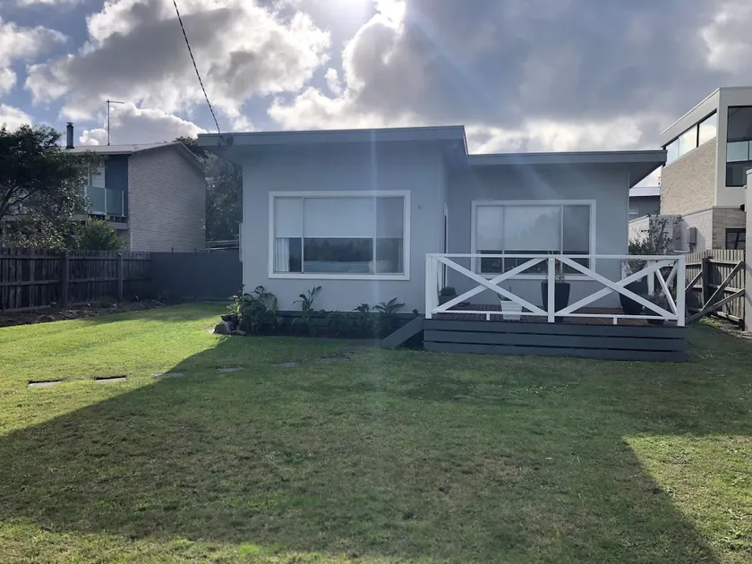 Beach Front House in Inverloch - Image 1