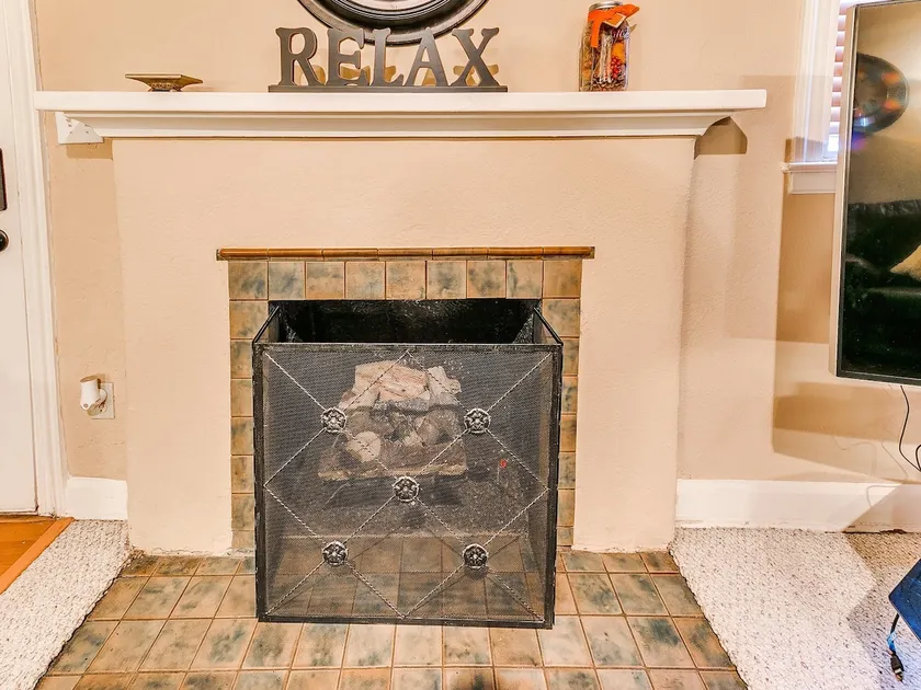 Bright, Beautiful Bungalow: Near Downtown-sleeps 6 - Image 1