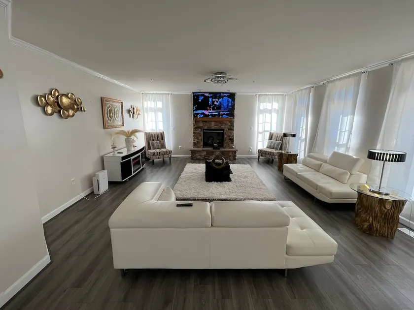 Spacious 5BR House w/Gym near DC |ideal for Groups - Image 1