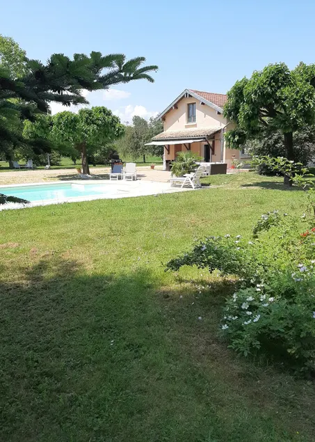 Country cottage with pool - Image 1
