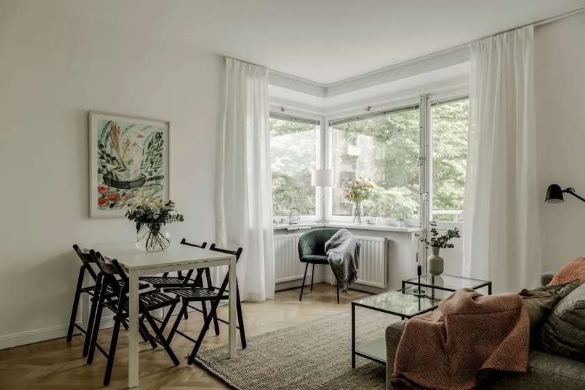 Bright Flat w/ Balcony in Quiet, Central District - Image 1
