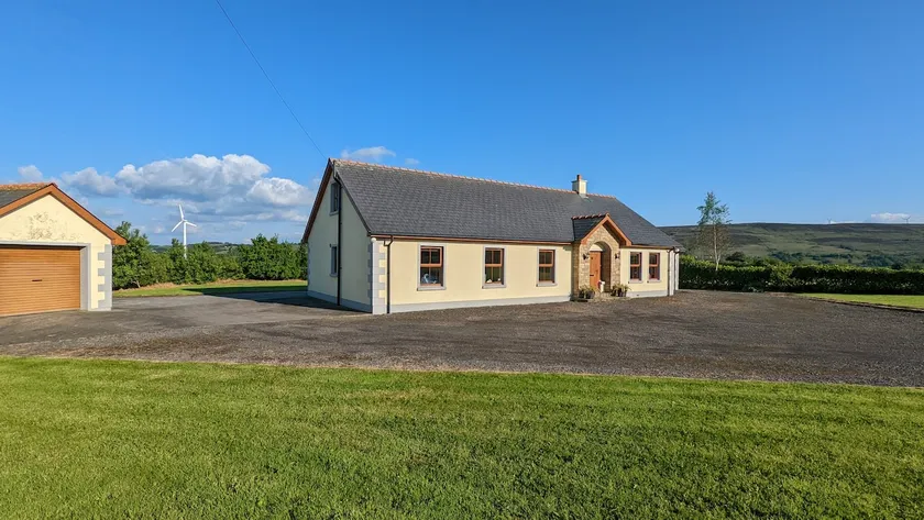 Countryside Home | Pet-Friendly | Sleeps 8 - Image 1