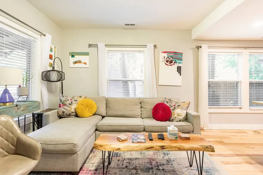 Duplex in Cap Hill! Walk to Convention Center! - Image 1