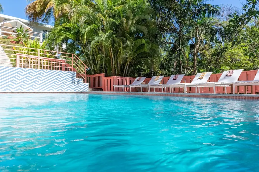 4 Lush Gardens, Pool, Walk to Beach & Restaurants - Image 1