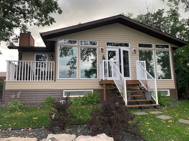 3 Bedroom Lake House with Wood Fireplace - Image 1