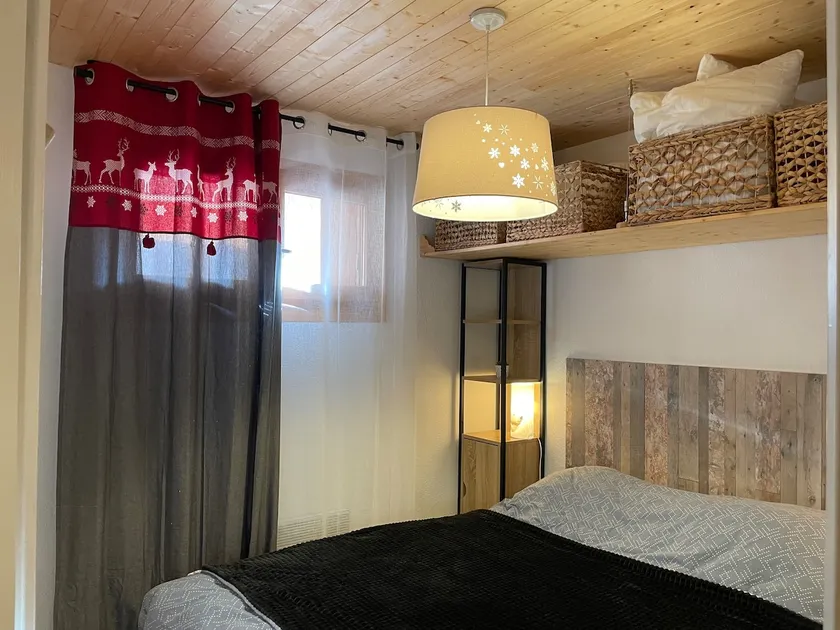 Cozy Studio near Vars Les Claux Slopes, Private Parking, Sleeps 4 - Image 1
