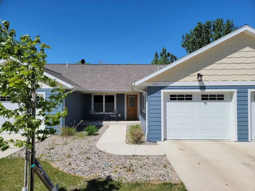 Townhome at Eastwood near the lake and uptown. - Image 1