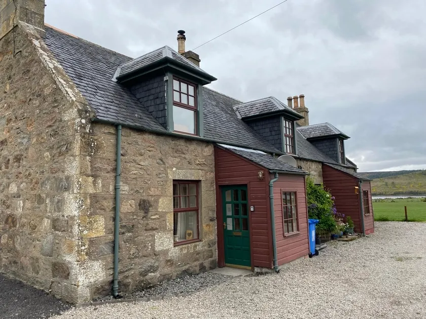 Quirky Highland Cottage with Stunning Views - Image 1