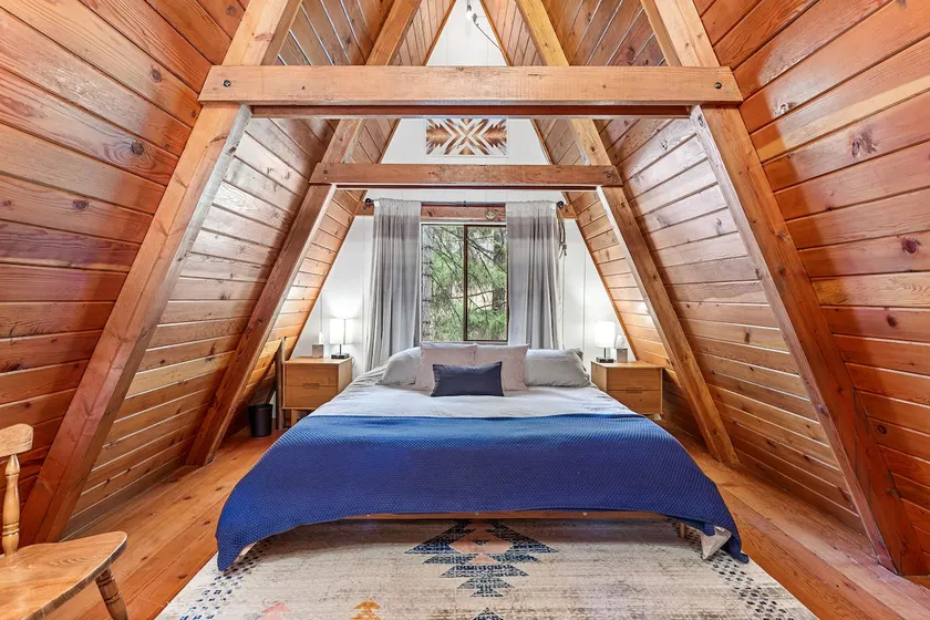 The Easy A Cabin in Rocky Point, Oregon - Image 1
