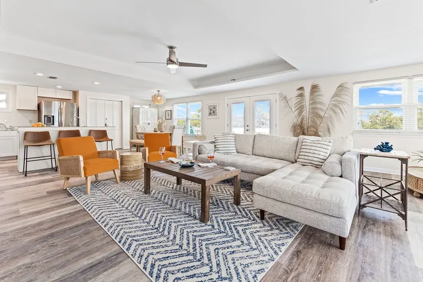 4 Bed/Bath. 4 min walk to beach w/ beach supplies - Image 1