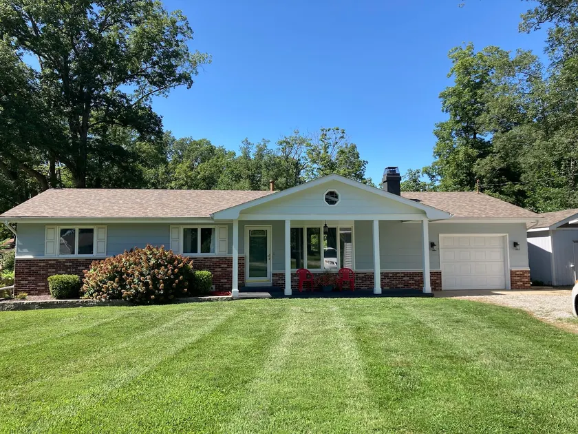 Lakeside SARAndipity: Sleeps 8 w/ outdoor spaces! - Image 1