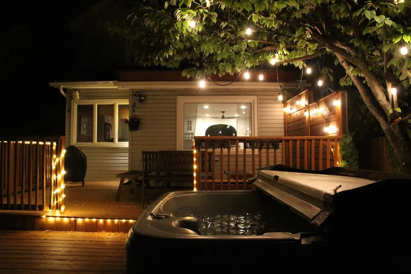 Modern Full Home: Hot Tub, Updated Kitchen & Bath - Image 1