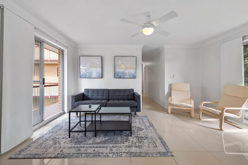 Spacious 3BRM Close to Gabba with Car Park & WiFi - Image 1