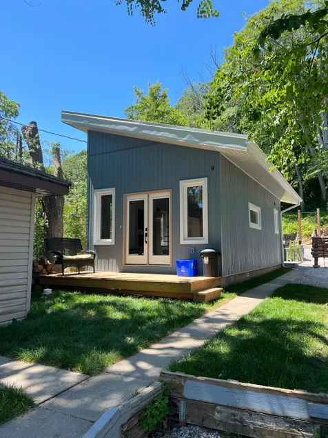 Cozy Turkey Point Tiny Home 1 min walk to the beach with Jacuzzi Hottub! - Image 1