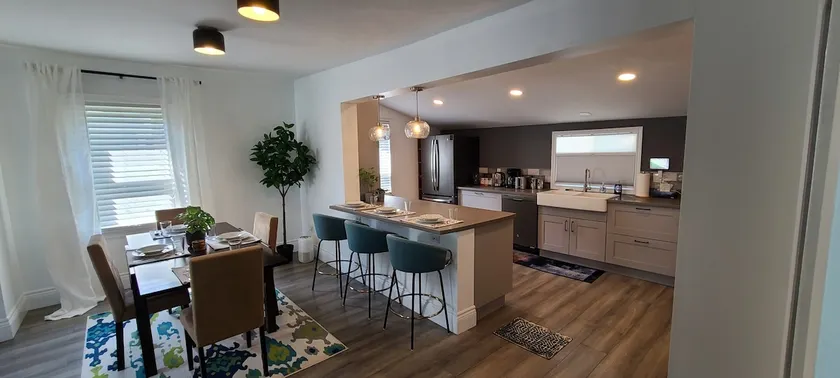 Beautiful 2 Bedroom Home in the Heart of North Bay - Image 1