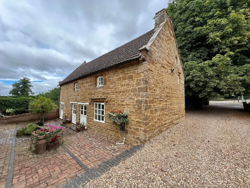 Braunston Manor Cottage - Image 1