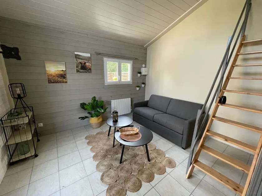 Adorable guest house in the heart of the Marais. - Image 1