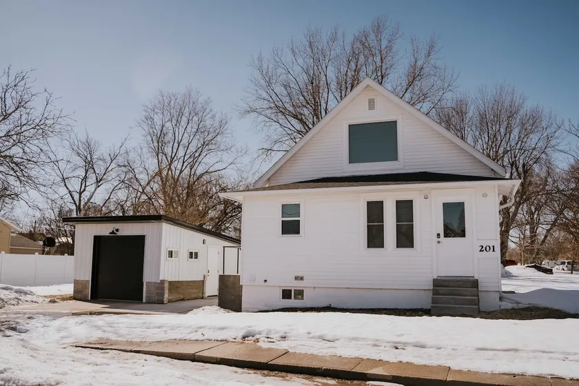 Handlebend House! - Image 1