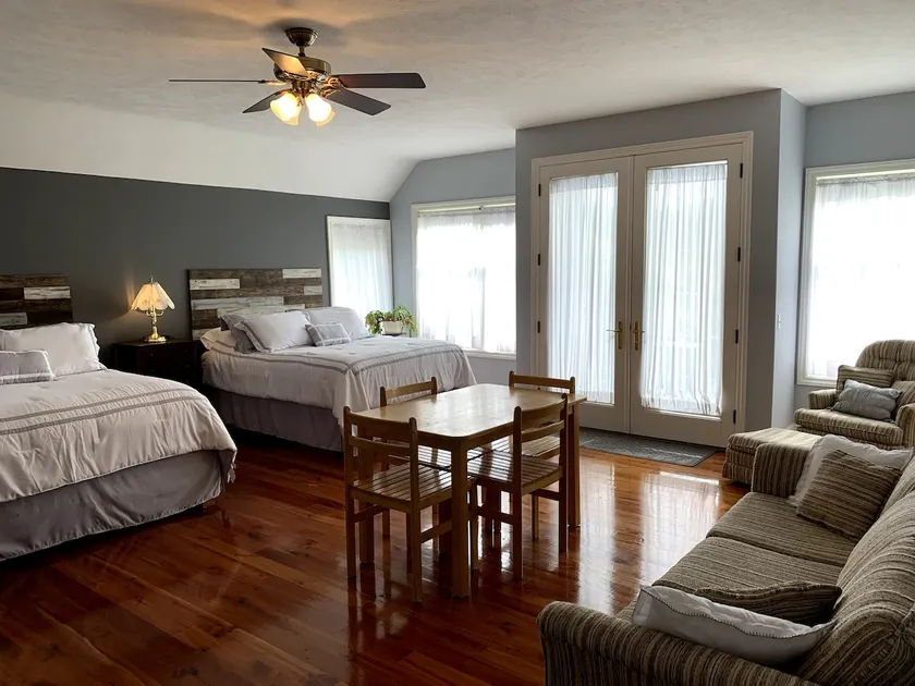 Luxurious guest suite on 50+ acres of tranquility - Image 1