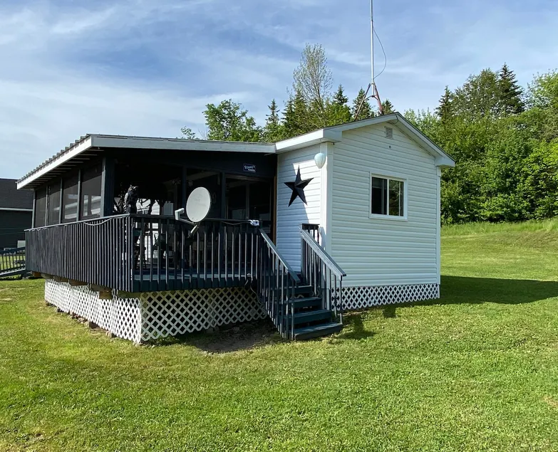 Kimmie's Kabin: Large 2 Bedroom Cottage, Lake View - Image 1