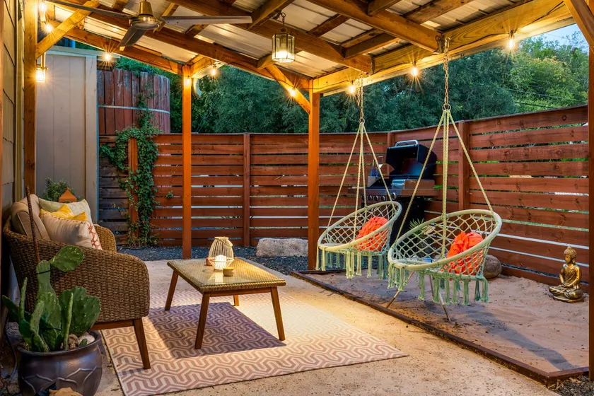 Walk to Lake Austin - Relaxing Oasis- Pet Friendly - Image 1