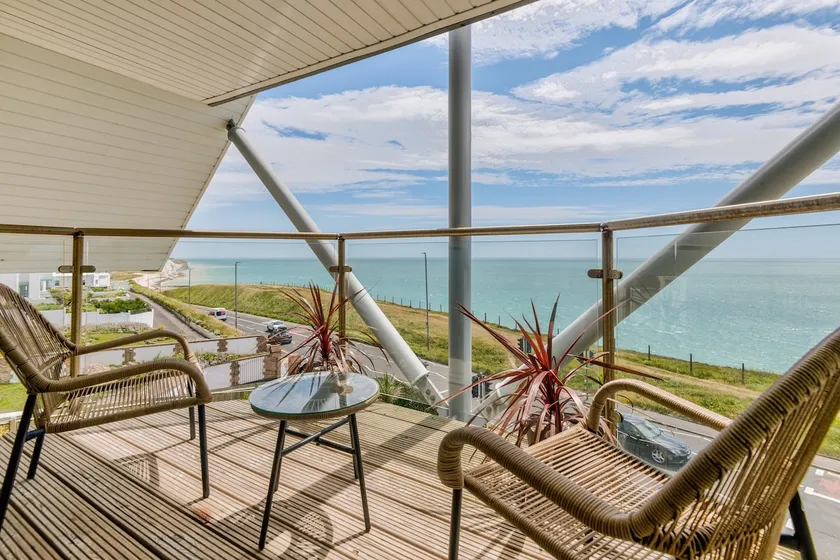 Cliff Top Heights-Beach front house near Brighton - Image 1